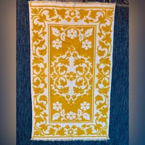 Big full size vintage towels sets single matching yellow